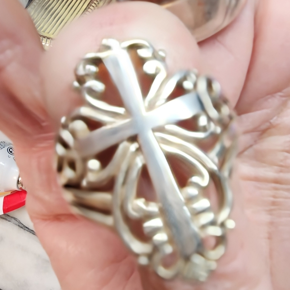 Elegant Silver Cross Ring Size 8 - Picture 2 of 10